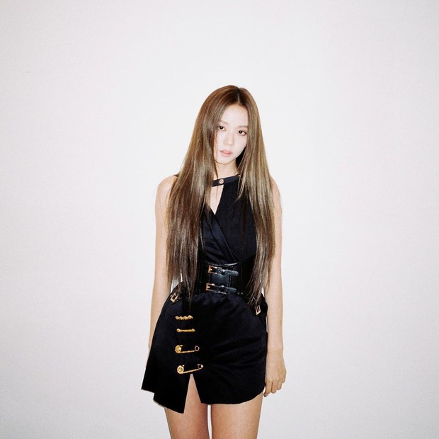Sau loạt ảnh này, có lẽ Lisa (BLACKPINK) phải nhường lại danh hiệu “thánh chân dài” cho nữ thần Jisoo! - Ảnh 7. Sau loạt ảnh này, có lẽ Lisa (BLACKPINK) phải nhường lại danh hiệu “thánh chân dài” cho nữ thần Jisoo! - Ảnh 7.