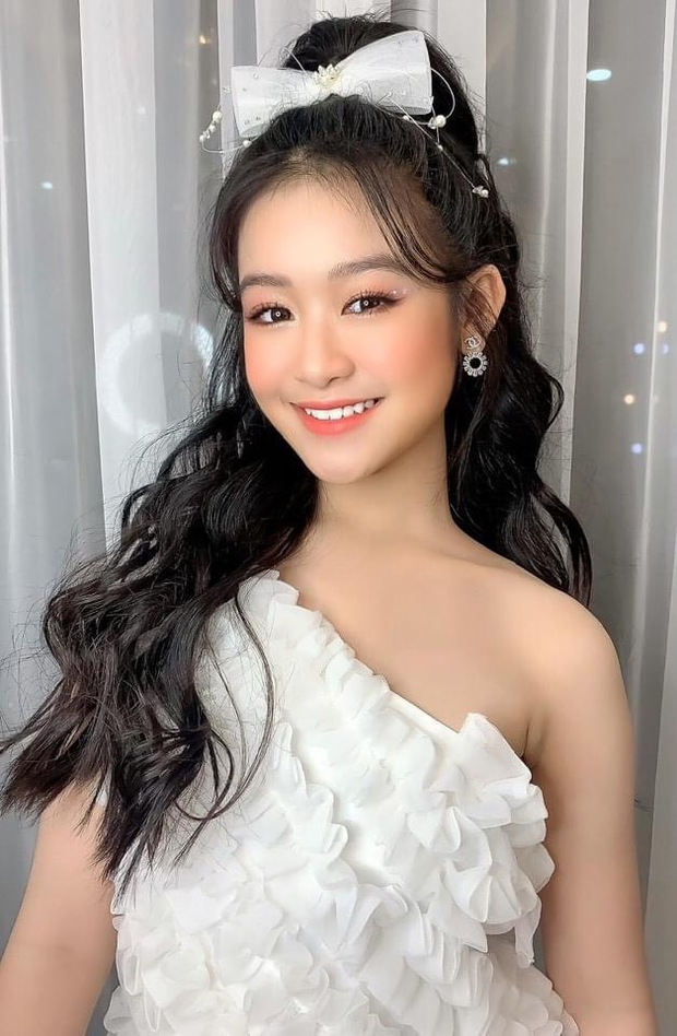Tiểu mỹ nhân gây chú ý khi đọ sắc với loạt Hoa hậu, profile hoá ra cũng xịn sò lắm! - Ảnh 3. Tiểu mỹ nhân gây chú ý khi đọ sắc với loạt Hoa hậu, profile hoá ra cũng xịn sò lắm! - Ảnh 3.