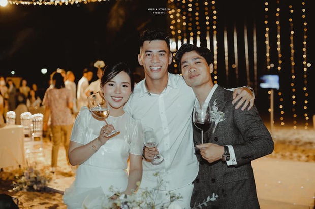 Họ nhà trai đồng loạt xả hình đám cưới Công Phượng: Hải Quế dặn dò vợ luôn đúng nha em - Ảnh 1. Họ nhà trai đồng loạt xả hình đám cưới Công Phượng: Hải Quế dặn dò vợ luôn đúng nha em - Ảnh 1.