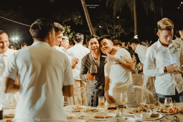 Họ nhà trai đồng loạt xả hình đám cưới Công Phượng: Hải Quế dặn dò vợ luôn đúng nha em - Ảnh 2. Họ nhà trai đồng loạt xả hình đám cưới Công Phượng: Hải Quế dặn dò vợ luôn đúng nha em - Ảnh 2.