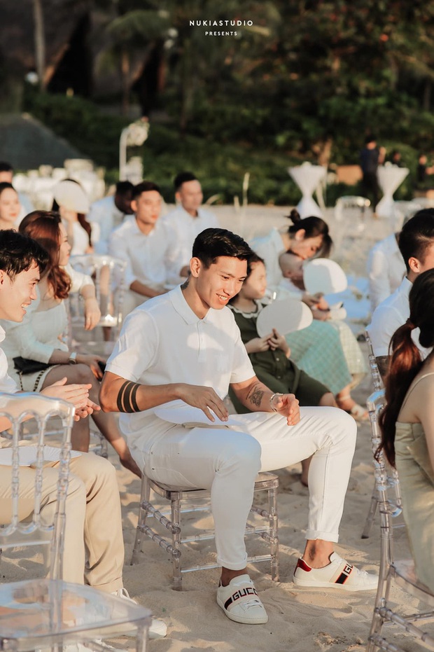 Họ nhà trai đồng loạt xả hình đám cưới Công Phượng: Hải Quế dặn dò vợ luôn đúng nha em - Ảnh 8. Họ nhà trai đồng loạt xả hình đám cưới Công Phượng: Hải Quế dặn dò vợ luôn đúng nha em - Ảnh 8.