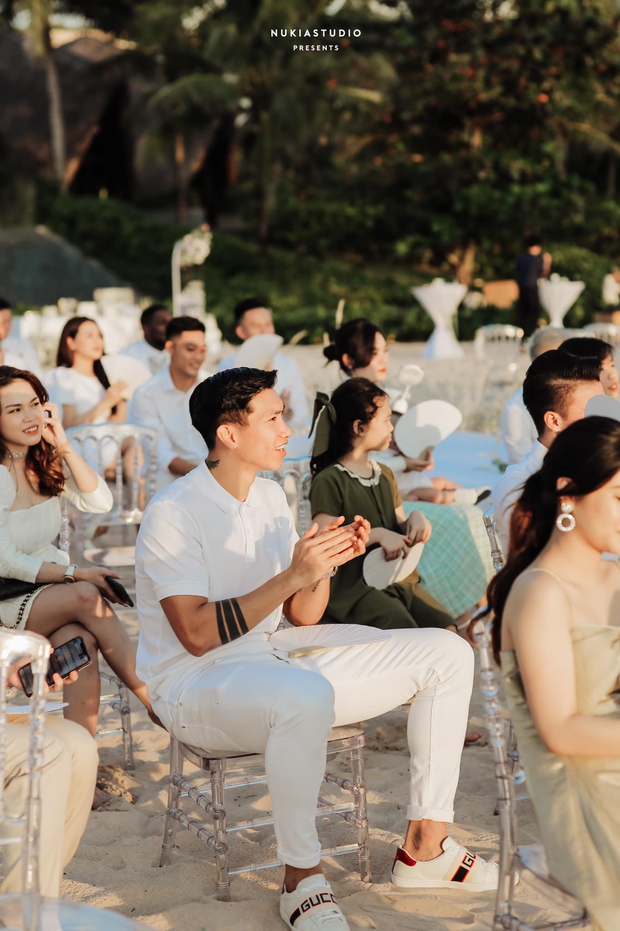 Họ nhà trai đồng loạt xả hình đám cưới Công Phượng: Hải Quế dặn dò vợ luôn đúng nha em - Ảnh 7. Họ nhà trai đồng loạt xả hình đám cưới Công Phượng: Hải Quế dặn dò vợ luôn đúng nha em - Ảnh 7.