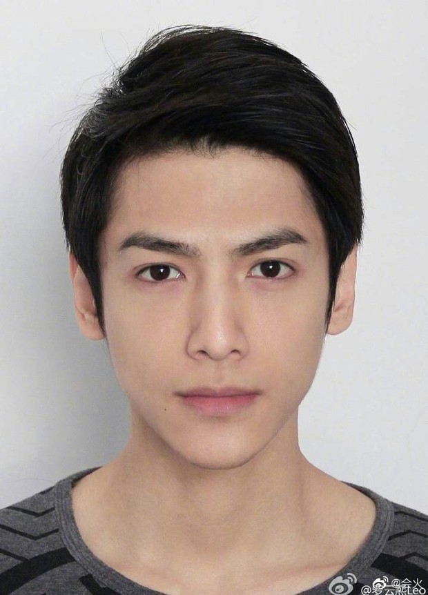 Tìm ra bức ảnh thẻ hoàn hảo nhất Cbiz: Mỹ nam Hương Mật visual 10 năm trước cực phẩm, giờ lại đi xuống đến xót xa - Ảnh 2.