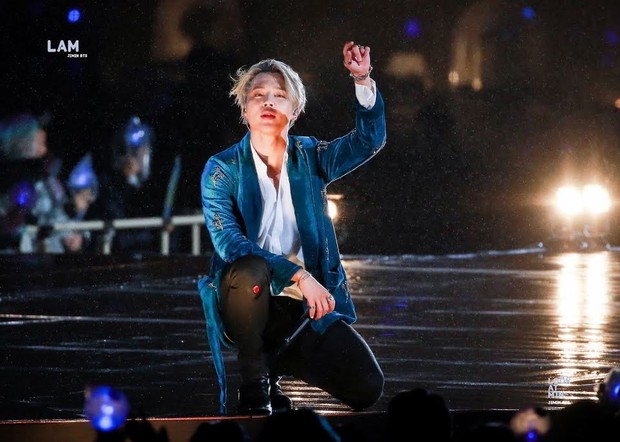 Bí ẩn chiếc quần rách của Jimin (BTS): Giàu đến mức tài sản trăm tỷ nhưng rách quần vẫn không bỏ, vá lại mặc đến giờ? - Ảnh 2.