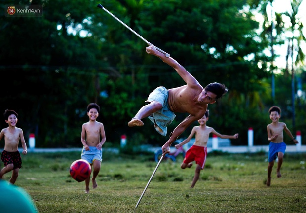 Nghị lực sống và hành trình đi làm vlog tử tế của chàng ‘hot’ YouTuber 1 chân - Ảnh 5.