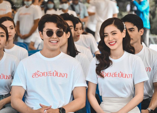 Cặp đôi Friend Zone vừa tái hợp đã gây bão: 2 cực phẩm visual Baifern và Nine hội tụ, nàng còn chăm chàng lộ liễu thế này nữa! - Ảnh 4. Cặp đôi Friend Zone vừa tái hợp đã gây bão: 2 cực phẩm visual Baifern và Nine hội tụ, nàng còn chăm chàng lộ liễu thế này nữa! - Ảnh 4.