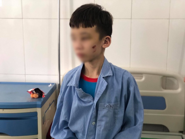 Lạnh người trước lời khai của nữ chủ quán bánh xèo bạo hành nhân viên ở Bắc Ninh: Em lấy cây cọ chà nhà vệ sinh đánh, chọc vô mắt - Ảnh 2. Lạnh người trước lời khai của nữ chủ quán bánh xèo bạo hành nhân viên ở Bắc Ninh: Em lấy cây cọ chà nhà vệ sinh đánh, chọc vô mắt - Ảnh 2.