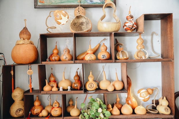 Cận cảnh những quả bầu hồ lô “siêu to khổng lồ” ngồi đung đưa trên võng giá gần cả triệu đồng - Ảnh 12.