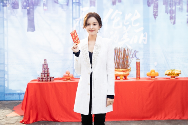 Cổ Lực Na Trát giảm cân xuất sắc, khoe visual rạng rỡ đỉnh cao bên Trần Hiểu, ai ngờ nam thần khi xưa lộ dấu hiệu lão hoá - Ảnh 4. Cổ Lực Na Trát giảm cân xuất sắc, khoe visual rạng rỡ đỉnh cao bên Trần Hiểu, ai ngờ nam thần khi xưa lộ dấu hiệu lão hoá - Ảnh 4.
