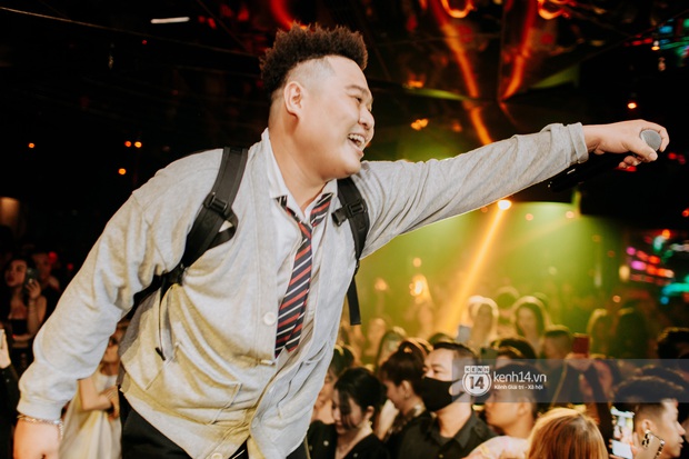 R.Tee trói thầy Binz khi trình diễn Bigcityboi trên sân khấu, nguyên team SpaceSpeakers quẩy hết mình trong show từ thiện tại TP.HCM - Ảnh 19.