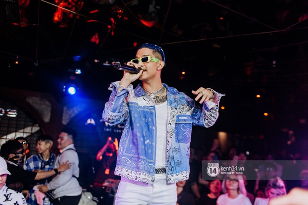 R.Tee trói thầy Binz khi trình diễn Bigcityboi trên sân khấu, nguyên team SpaceSpeakers quẩy hết mình trong show từ thiện tại TP.HCM - Ảnh 12.
