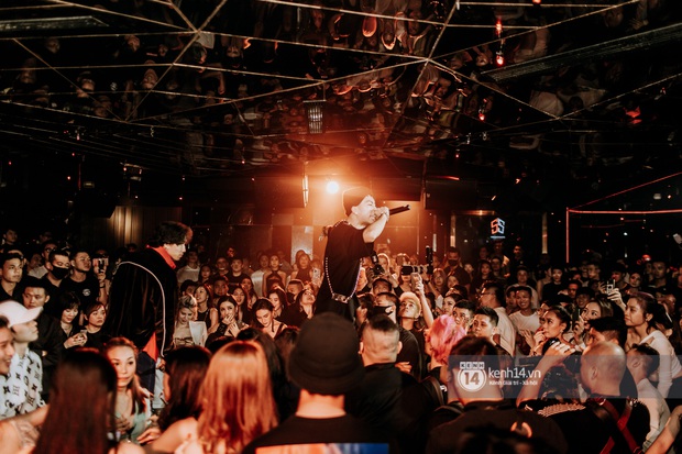 R.Tee trói thầy Binz khi trình diễn Bigcityboi trên sân khấu, nguyên team SpaceSpeakers quẩy hết mình trong show từ thiện tại TP.HCM - Ảnh 17.