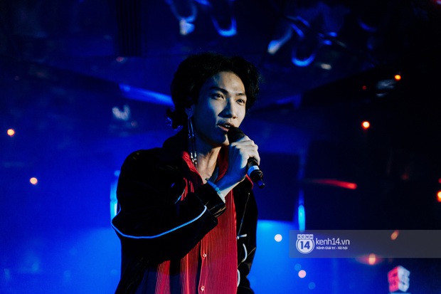 R.Tee trói thầy Binz khi trình diễn Bigcityboi trên sân khấu, nguyên team SpaceSpeakers quẩy hết mình trong show từ thiện tại TP.HCM - Ảnh 16.