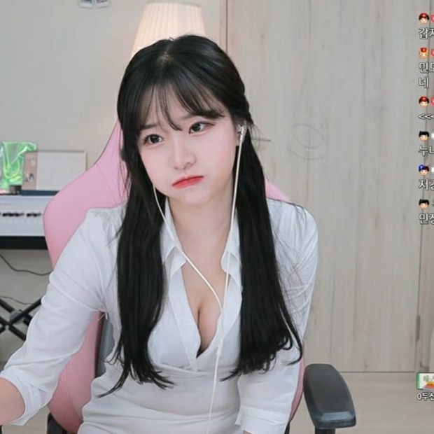 Nữ streamer xinh đẹp... cay đắng hồi tưởng lại quá khứ đi làm phục vụ: uống hai cốc bia để được bo 300.000 đồng - Ảnh 2.