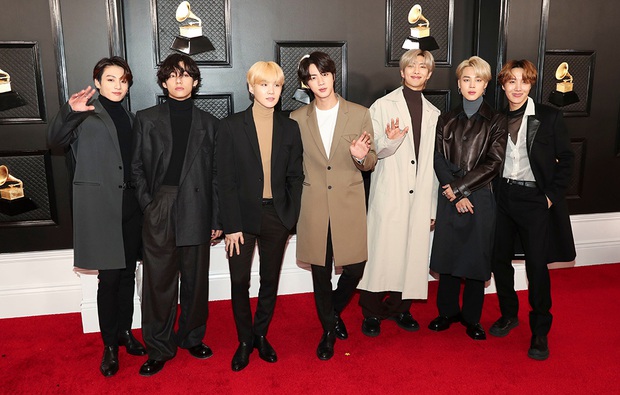 Jungkook - nam idol có sự nghiệp thành công nhất Kpop: Đi từ số âm cùng BTS thời còn teen, sau 8 năm thâu tóm mọi danh hiệu và hơn thế nữa - Ảnh 23. Jungkook - nam idol có sự nghiệp thành công nhất Kpop: Đi từ số âm cùng BTS thời còn teen, sau 8 năm thâu tóm mọi danh hiệu và hơn thế nữa - Ảnh 23.