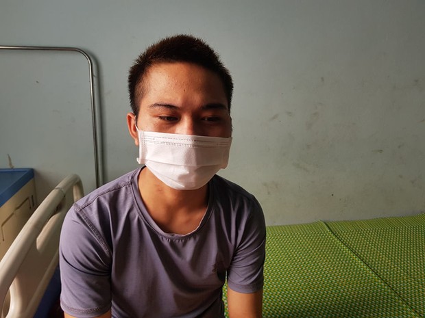 Người thân xót xa khi gặp lại cậu bé 15 tuổi bị chủ quán bánh xèo bạo hành, hy vọng cháu sớm về quê tiếp tục việc học - Ảnh 3.