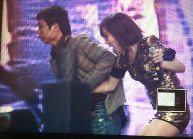 Taeyeon (SNSD) suýt bị fan cuồng bắt cóc ngay trên sân khấu, thoát nạn nhờ hành động dũng cảm của Sunny và 1 người đặc biệt - Ảnh 7.