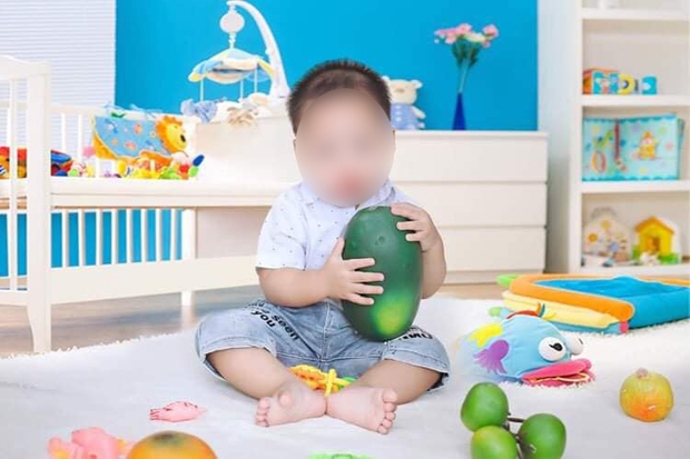 Hà Nội: Gia đình đau xót lên tiếng sau khi bé trai 15 tháng tuổi sùi bọt mép trên tay mẹ sau tiêm, rồi tử vong ngay sau đó - Ảnh 1.