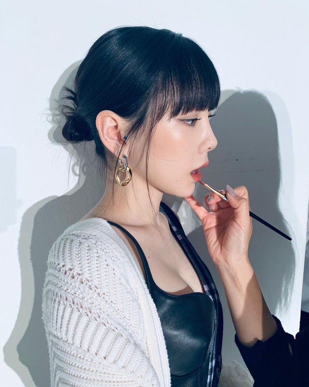 Nóng hơn cả thời tiết Sài Gòn bây giờ là Taeyeon, một mình đánh chiếm hai tạp chí với hình ảnh quyến rũ chết người - Ảnh 7.