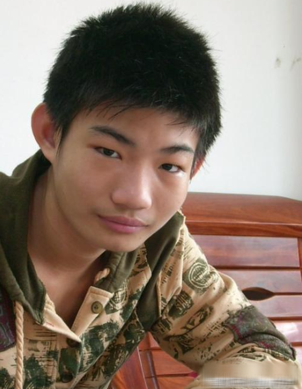 Con trai 8 tuổi bố mẹ vẫn kiệu đến trường, ăn vạ giáo viên nào dám mắng con vì không làm bài tập, vài năm sau gặp phải quả đắng - Ảnh 1.