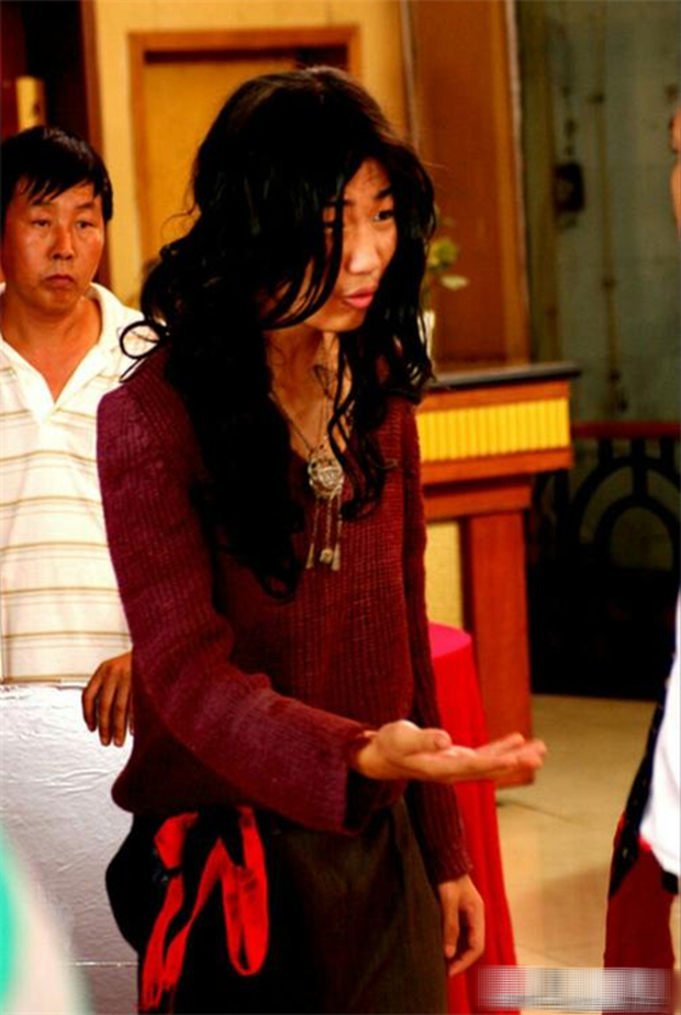 Con trai 8 tuổi bố mẹ vẫn kiệu đến trường, ăn vạ giáo viên nào dám mắng con vì không làm bài tập, vài năm sau gặp phải quả đắng - Ảnh 3.