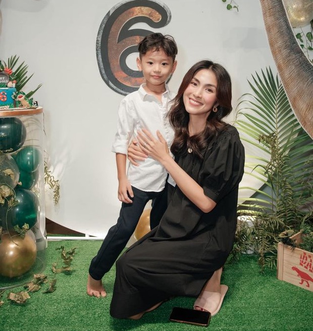 Hội mỹ nhân Vbiz gây bão tại sinh nhật con trai Trà My Idol: Hà Tăng giản dị vẫn đẹp xỉu, Mai Phương Thuý rạng rỡ khoe đồng hồ đắt đỏ - Ảnh 2. Hội mỹ nhân Vbiz gây bão tại sinh nhật con trai Trà My Idol: Hà Tăng giản dị vẫn đẹp xỉu, Mai Phương Thuý rạng rỡ khoe đồng hồ đắt đỏ - Ảnh 2.