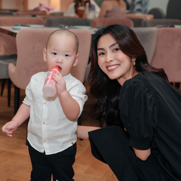 Hội mỹ nhân Vbiz gây bão tại sinh nhật con trai Trà My Idol: Hà Tăng giản dị vẫn đẹp xỉu, Mai Phương Thuý rạng rỡ khoe đồng hồ đắt đỏ - Ảnh 3. Hội mỹ nhân Vbiz gây bão tại sinh nhật con trai Trà My Idol: Hà Tăng giản dị vẫn đẹp xỉu, Mai Phương Thuý rạng rỡ khoe đồng hồ đắt đỏ - Ảnh 3.