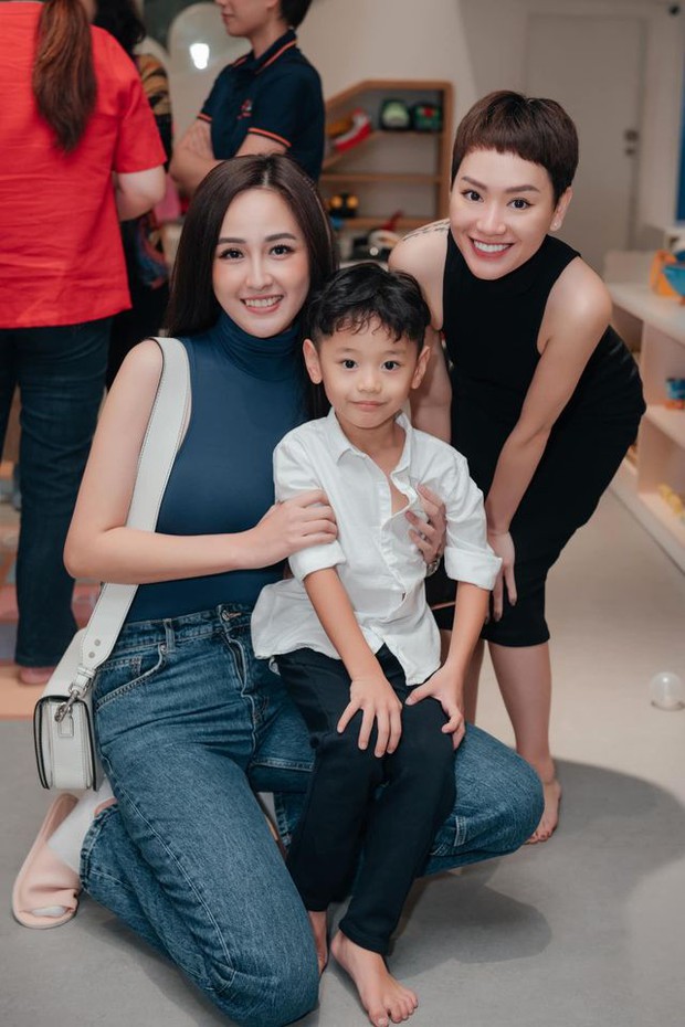 Hội mỹ nhân Vbiz gây bão tại sinh nhật con trai Trà My Idol: Hà Tăng giản dị vẫn đẹp xỉu, Mai Phương Thuý rạng rỡ khoe đồng hồ đắt đỏ - Ảnh 5. Hội mỹ nhân Vbiz gây bão tại sinh nhật con trai Trà My Idol: Hà Tăng giản dị vẫn đẹp xỉu, Mai Phương Thuý rạng rỡ khoe đồng hồ đắt đỏ - Ảnh 5.
