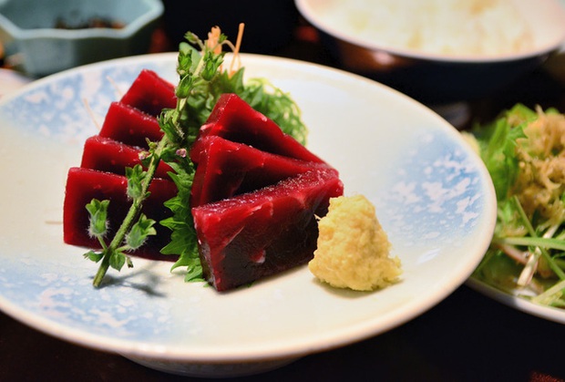 Súp vi cá mập, gan ngỗng, sushi cá ngừ xanh, liệu con người có thấu nỗi đau ai oán mà loài vật phải chịu đựng để cho ra ẩm thực tinh hoa? - Ảnh 2.