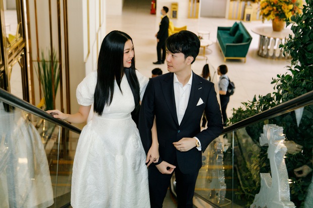 Thuý Vân lần đầu dự sự kiện cùng ông xã đại gia sau sinh: Comeback với nhan sắc ấn tượng, body giờ ra sao? - Ảnh 6. Thuý Vân lần đầu dự sự kiện cùng ông xã đại gia sau sinh: Comeback với nhan sắc ấn tượng, body giờ ra sao? - Ảnh 6.