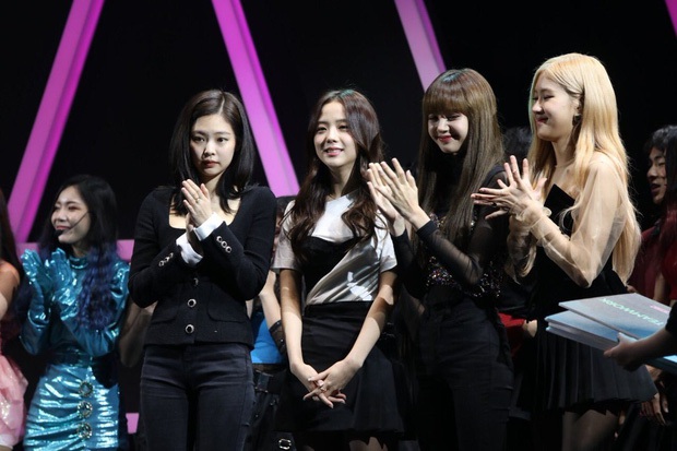 Tưởng là công chúa YG được biệt đãi, ai dè Jennie cũng 5 lần 7 lượt bị dìm đến mức như tàng hình giữa BLACKPINK - Ảnh 6.