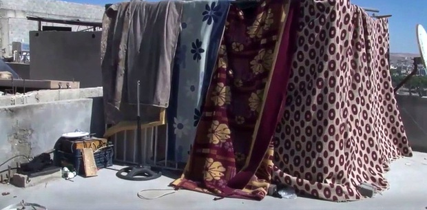 Nghe tiếng hét vọng ra từ nhà người phụ nữ mới sinh con, hàng xóm vội chạy sang rồi chứng kiến cảnh tượng khiến họ phải thốt lên: Quái vật - Ảnh 6.