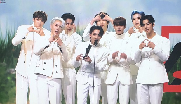 Netizen gọi AAA 2020 là giải thưởng trò hề của năm, BLACKPINK, BTS hụt Daesang quan trọng về tay TWICE quá là sai! - Ảnh 5.