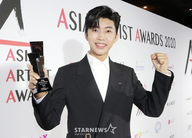 Siêu thảm đỏ AAA 2020: Seo Ye Ji - Kim Soo Hyun visual cực phẩm, tiểu tam Han So Hee xinh như công chúa, dàn idol bùng nổ nhan sắc - Ảnh 21.