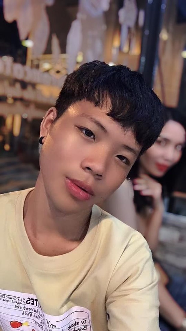 Thanh niên nuôi tóc 6 tháng trời để uốn giống Rocker Nguyễn nhưng lại đặt nhầm niềm tin ở tiệm làm đầu - Ảnh 3. Thanh niên nuôi tóc 6 tháng trời để uốn giống Rocker Nguyễn nhưng lại đặt nhầm niềm tin ở tiệm làm đầu - Ảnh 3.