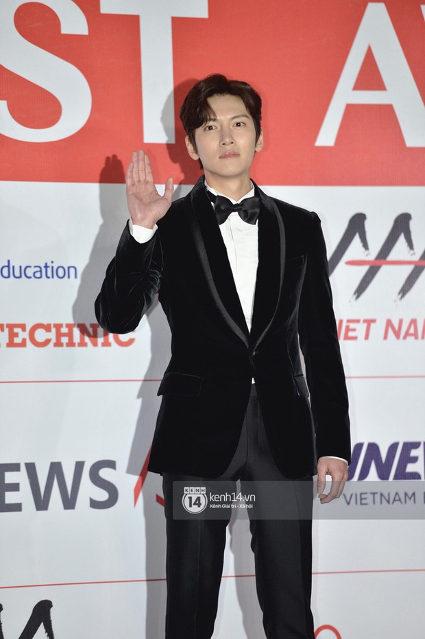 Năm ngoái quân đoàn sao Hàn khuynh đảo thảm đỏ AAA ở Việt Nam: Yoona - Park Min Young đẹp xỉu, Ji Chang Wook, Red Velvet và dàn idol “bùng nổ” - Ảnh 10. Năm ngoái quân đoàn sao Hàn khuynh đảo thảm đỏ AAA ở Việt Nam: Yoona - Park Min Young đẹp xỉu, Ji Chang Wook, Red Velvet và dàn idol “bùng nổ” - Ảnh 10.