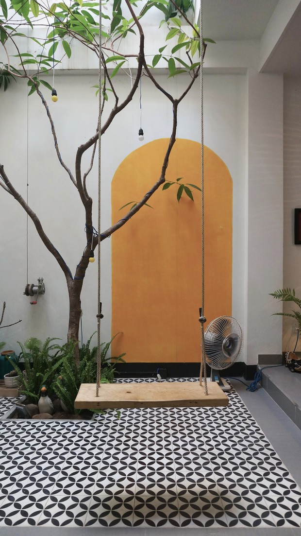 Ngôi nhà phố 5x20m2 đáng mơ ước của vợ chồng kiến trúc sư, tỉ mỉ đến từng chi tiết khiến ai cũng nể phục - Ảnh 3.