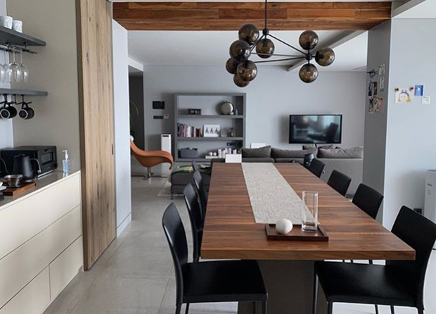 Mẹ Kim Tan Kim Sung Ryung khoe căn hộ cao cấp: View sông Hàn đẹp ngất ngây, bàn ăn khổng lồ khiến khách mời rớt hàm vì kinh ngạc - Ảnh 6.