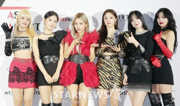 Siêu thảm đỏ AAA 2020: Seo Ye Ji - Kim Soo Hyun visual cực phẩm, tiểu tam Han So Hee xinh như công chúa, dàn idol bùng nổ nhan sắc - Ảnh 17.