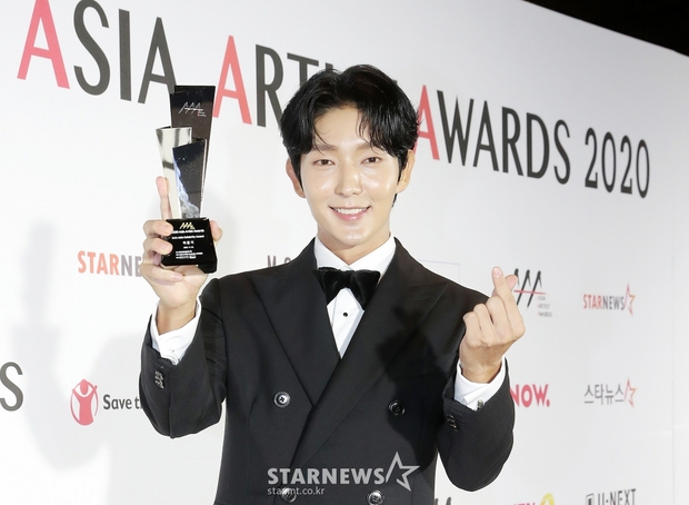 Siêu thảm đỏ AAA 2020: Seo Ye Ji - Kim Soo Hyun visual cực phẩm, tiểu tam Han So Hee xinh như công chúa, dàn idol bùng nổ nhan sắc - Ảnh 12.