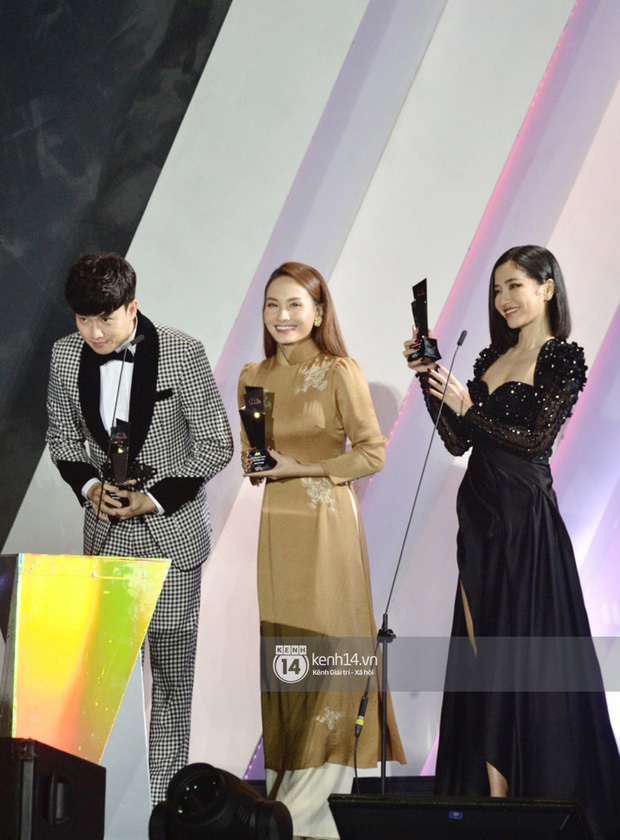Năm ngoái quân đoàn sao Hàn khuynh đảo thảm đỏ AAA ở Việt Nam: Yoona - Park Min Young đẹp xỉu, Ji Chang Wook, Red Velvet và dàn idol “bùng nổ” - Ảnh 24. Năm ngoái quân đoàn sao Hàn khuynh đảo thảm đỏ AAA ở Việt Nam: Yoona - Park Min Young đẹp xỉu, Ji Chang Wook, Red Velvet và dàn idol “bùng nổ” - Ảnh 24.