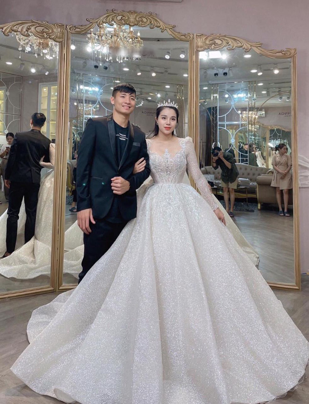 Đặt gạch hóng 5 đám cưới của hội giàu có nổi tiếng sắp diễn ra, hỉ sự của Phan Thành hứa hẹn xa hoa nhất - Ảnh 9. Đặt gạch hóng 5 đám cưới của hội giàu có nổi tiếng sắp diễn ra, hỉ sự của Phan Thành hứa hẹn xa hoa nhất - Ảnh 9.