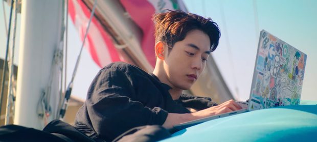 Kim Seon Ho rục rịch tỏ tình Suzy, fan chưa kịp mừng thì Nam Joo Hyuk tái xuất ở tập 13 Start Up - Ảnh 1.