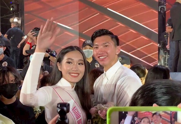 Đoàn Văn Hậu và Doãn Hải My lộ “hint” đáng nghi: Chàng đến tận show xem nàng diễn nhưng sao thái độ lạ thế này? - Ảnh 5. Đoàn Văn Hậu và Doãn Hải My lộ “hint” đáng nghi: Chàng đến tận show xem nàng diễn nhưng sao thái độ lạ thế này? - Ảnh 5.
