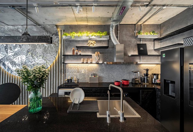 Mạnh tay đập bỏ hết tường và trần nhà, chàng trai Sài Gòn có ngay căn hộ studio cực ấn tượng, không gian mở được tận dụng tối đa - Ảnh 14.