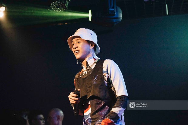 Karik bất ngờ xuất hiện cổ vũ được học trò Ricky Star gọi là bé ngoan, Yuno Bigboi lần đầu tung demo đậm chất pui pui pui - Ảnh 6. Karik bất ngờ xuất hiện cổ vũ được học trò Ricky Star gọi là bé ngoan, Yuno Bigboi lần đầu tung demo đậm chất pui pui pui - Ảnh 6.