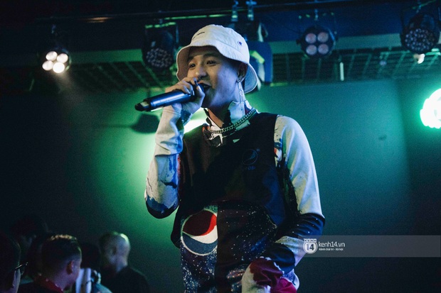 Karik bất ngờ xuất hiện cổ vũ được học trò Ricky Star gọi là bé ngoan, Yuno Bigboi lần đầu tung demo đậm chất pui pui pui - Ảnh 3. Karik bất ngờ xuất hiện cổ vũ được học trò Ricky Star gọi là bé ngoan, Yuno Bigboi lần đầu tung demo đậm chất pui pui pui - Ảnh 3.