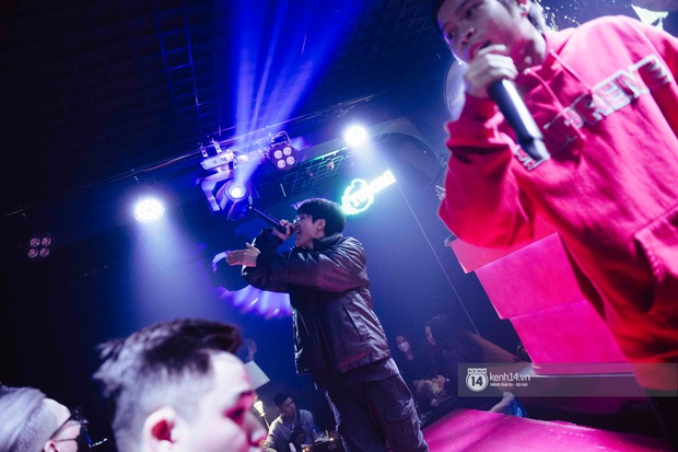 Karik bất ngờ xuất hiện cổ vũ được học trò Ricky Star gọi là bé ngoan, Yuno Bigboi lần đầu tung demo đậm chất pui pui pui - Ảnh 8. Karik bất ngờ xuất hiện cổ vũ được học trò Ricky Star gọi là bé ngoan, Yuno Bigboi lần đầu tung demo đậm chất pui pui pui - Ảnh 8.