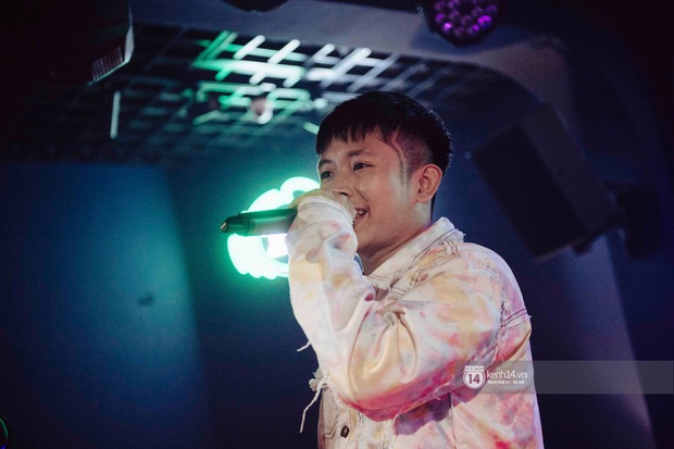 Karik bất ngờ xuất hiện cổ vũ được học trò Ricky Star gọi là bé ngoan, Yuno Bigboi lần đầu tung demo đậm chất pui pui pui - Ảnh 12. Karik bất ngờ xuất hiện cổ vũ được học trò Ricky Star gọi là bé ngoan, Yuno Bigboi lần đầu tung demo đậm chất pui pui pui - Ảnh 12.