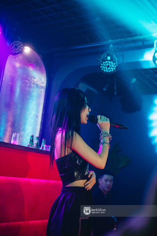 Karik bất ngờ xuất hiện cổ vũ được học trò Ricky Star gọi là bé ngoan, Yuno Bigboi lần đầu tung demo đậm chất pui pui pui - Ảnh 18. Karik bất ngờ xuất hiện cổ vũ được học trò Ricky Star gọi là bé ngoan, Yuno Bigboi lần đầu tung demo đậm chất pui pui pui - Ảnh 18.